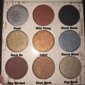 CROWN Glam Metals Eyeshadow Palette